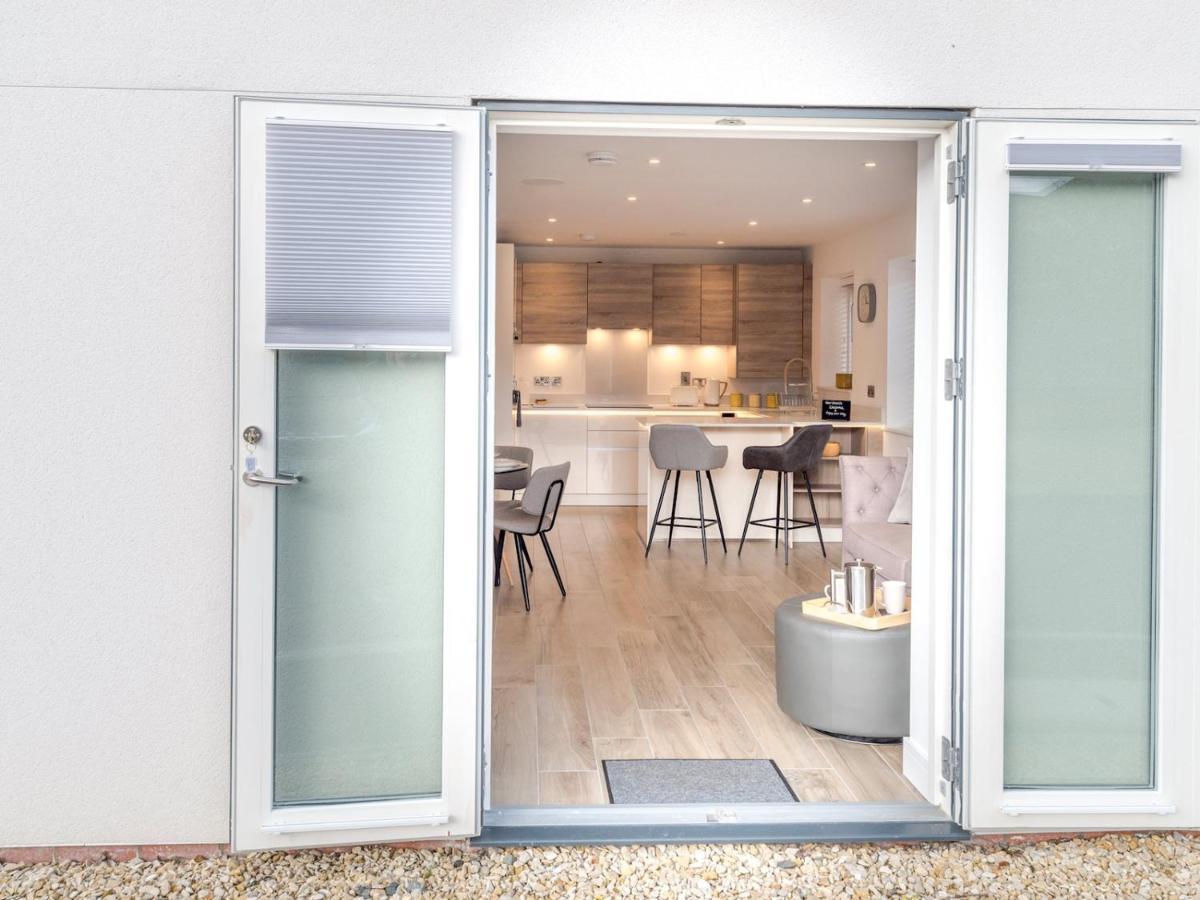 Pass The Keys Contemporary Apartment With Secure Parking Shrewsbury Luaran gambar