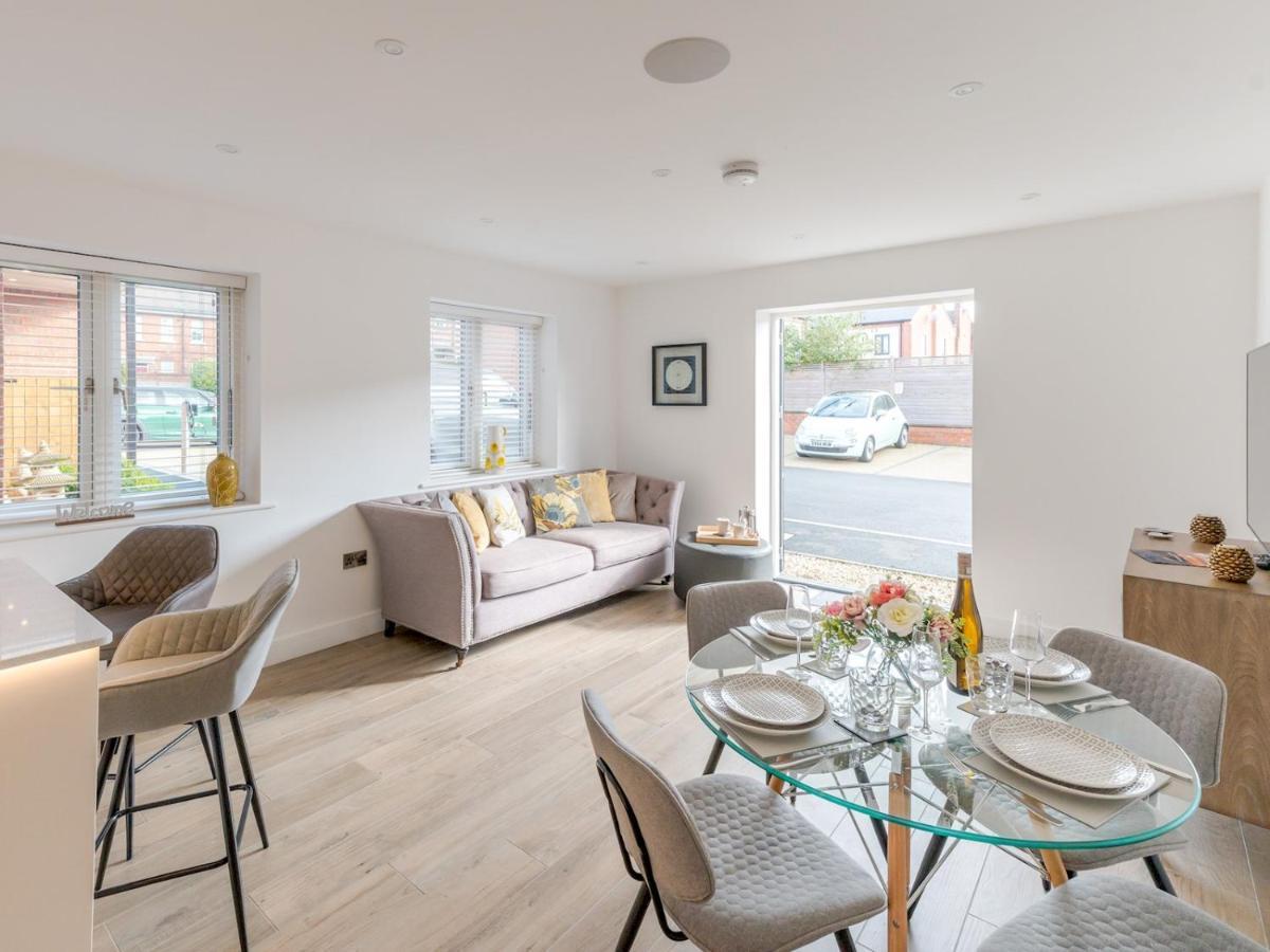 Pass The Keys Contemporary Apartment With Secure Parking Shrewsbury Luaran gambar